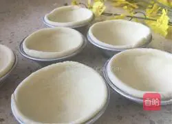Illustration of making homemade egg tart crust 21