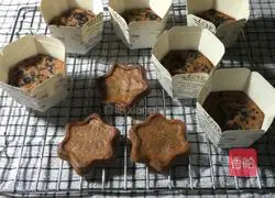 Illustration of how to make red date cookies 3