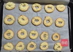 Illustration of how to make scallion cookies 11