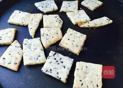 Illustration of how to make crispy biscuits with electric baking pan 13