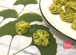 Illustration of how to make two-color honey cookies 7