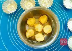 Coffee Cheese Tart...Flower Tart Crust Illustration 4