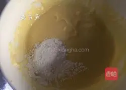 Illustration of how to make honey bean cheese pie 10