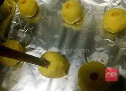 Greek can Illustration of how to make balls (hand-shaped biscuits) 7