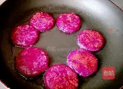 Fried purple Illustration of how to make potato cakes 6
