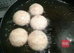 Illustration of how to make bean paste sesame balls 12