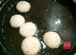 Illustration of making bean paste sesame balls 11