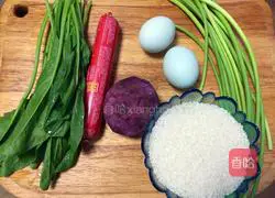 Illustration of how to make fried purple sweet potato rice with eggs 1