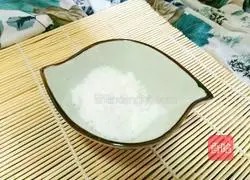 Illustration of how to make egg yolk biscuits 3