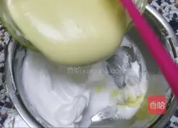 Illustration of how to make chiffon cake 8
