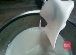 Illustration of how to make chiffon cake 11