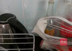 Illustration of how to make dried cranberry cake rolls 10