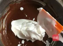 Illustration of how to make eight-inch cocoa chiffon cake 8