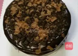 Oreo Salted Cream Drip Cake Recipe Illustration 15