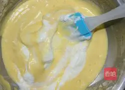 Illustration of how to make cream fruit cake roll 8