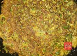 Illustration of how to make pan-fried egg pancake 2