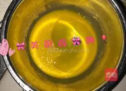 Illustration of how to make brushed cake rolls 2