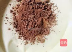 Illustration of how to make two-color chiffon cake 12