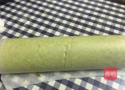 Illustration of how to make spinach juice cake roll 5