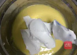 Illustration of how to make chiffon cake 8