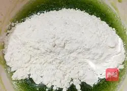 Spinach juice chiffon cake recipe 4