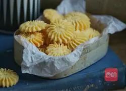 Illustration of how to make flower-shaped cookies 9