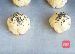 Illustration of how to make egg yolk cake 6