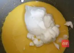 Illustration of how to make cream cake roll 8