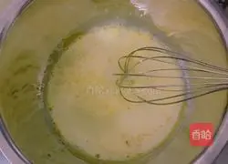 Illustration of how to make chiffon cake base 2