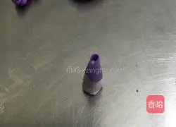 Illustration of how to make homemade fondant cake 8