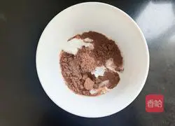 Coconut flavor Illustration of how to make zero sugar cocoa chiffon cake 4