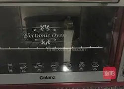 Illustration of how to make six-inch chiffon cake 8