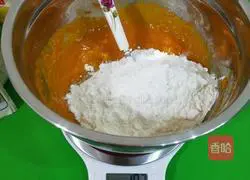 Illustration of how to make pumpkin hair cake 7