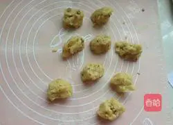 Illustration of how to make walnut and peach cake 6