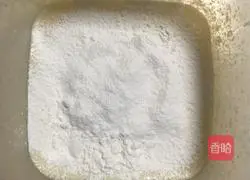 Illustration of how to make raisin cake roll 5