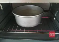 Illustration of how to make chiffon cake embryo (6 inches) 13