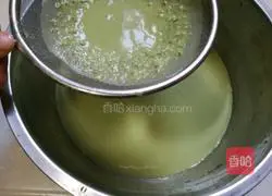 Illustration of how to make matcha honey bean towel roll 5