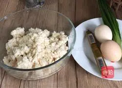 Illustration of how to make leaf bean dregs cake 1