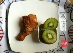 Illustration of how to make breakfast Sima pancake, chicken legs and kiwi fruit 11