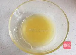 Illustration of how to make orange cake roll 3