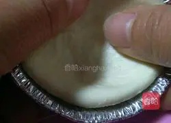 Illustration of making homemade egg tart crust 7