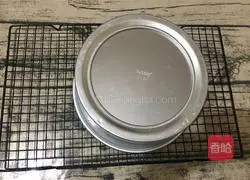 Illustration of how to make eight-inch cocoa chiffon cake 14