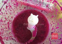 Illustration of how to make dragon fruit chiffon cake 3
