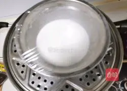 Illustration of how to make purple sweet potato and bean paste mochi waffles 6