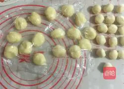 Illustration of how to make egg yolk cake 5