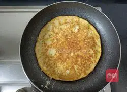 Illustration of how to make powder-free enoki mushroom egg pancake 10