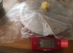 Illustration of how to make egg yolk cake 11