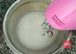 Illustration of how to make meat floss cake rolls 7