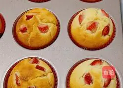 Strawberry Muffin Cake Recipe Illustration 16