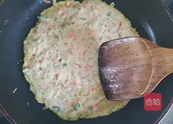 Illustration of how to make carrot and egg pancakes 10